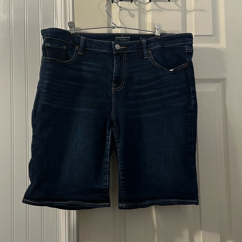 EUC Lucky Jeans the Bermuda shorts sz 14/32.